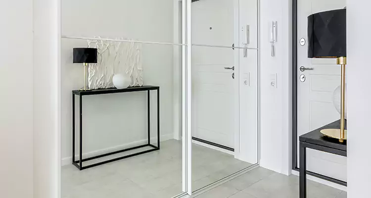 Mirrored Bifold Closet Doors Repair in Jasmine Estates, FL