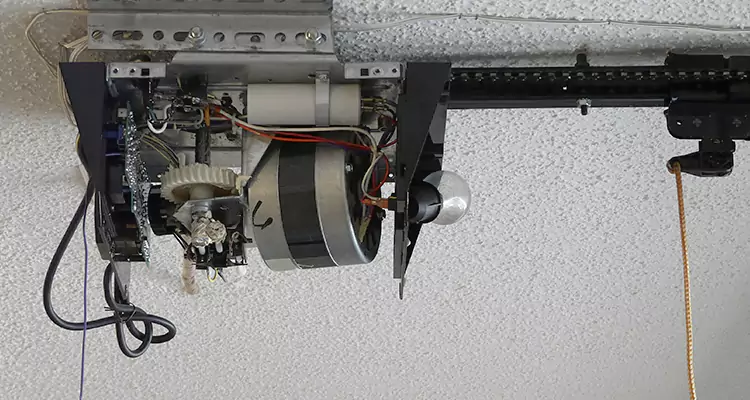 Emergency Garage Door Opener Repair in Jasmine Estates, FL