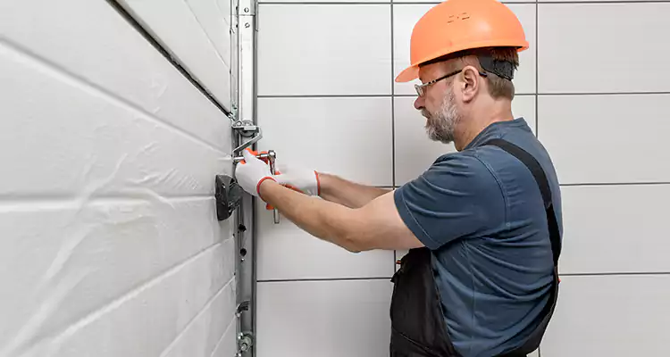 Emergency Garage Door Repair in Jasmine Estates, FL