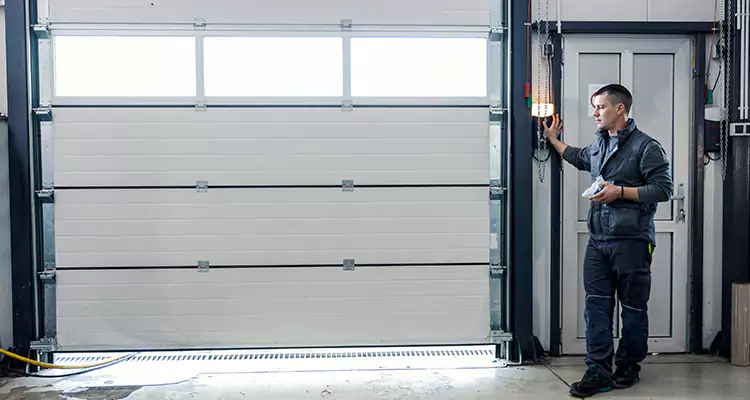 Modern Overhead Door Repair in Jasmine Estates, FL