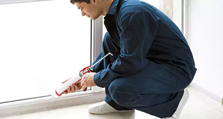 Window Glass Caulk Repair in Jasmine Estates, FL