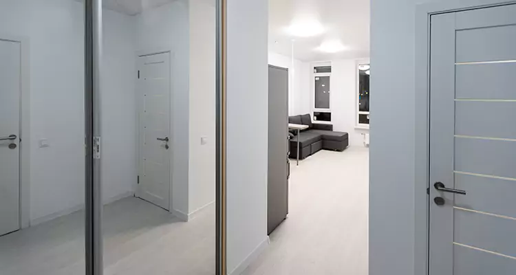 Modern Mirrored Closet Doors Repair in Jasmine Estates, FL