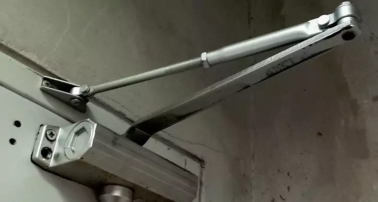 Door Closer Parallel Arm Installation in Jasmine Estates, FL