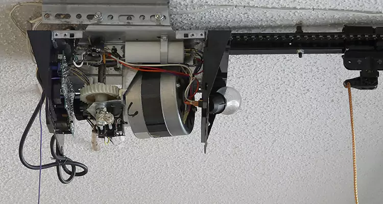 Garage Door Motor Replacement in Jasmine Estates, FL